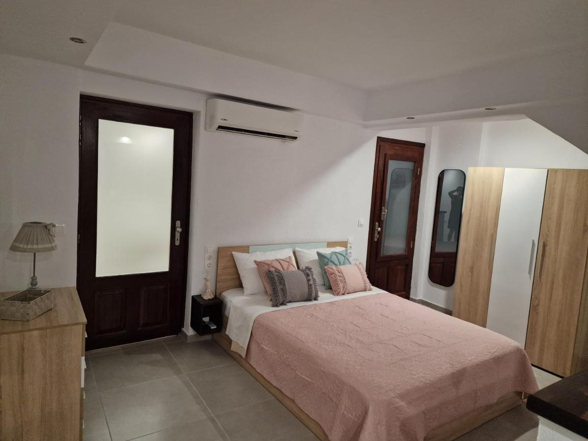 Το Στενάκι Apartment Skiathos Exterior photo