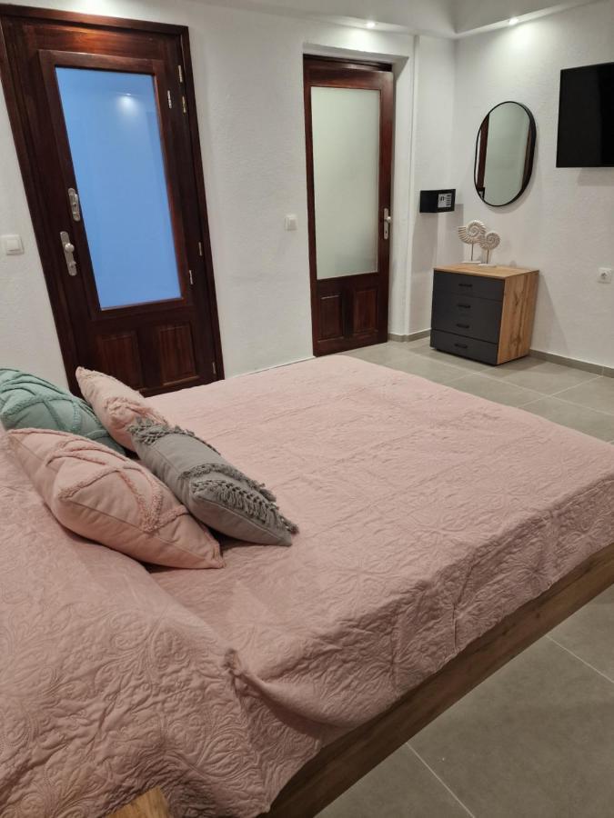 Το Στενάκι Apartment Skiathos Exterior photo