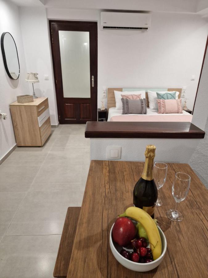 Το Στενάκι Apartment Skiathos Exterior photo