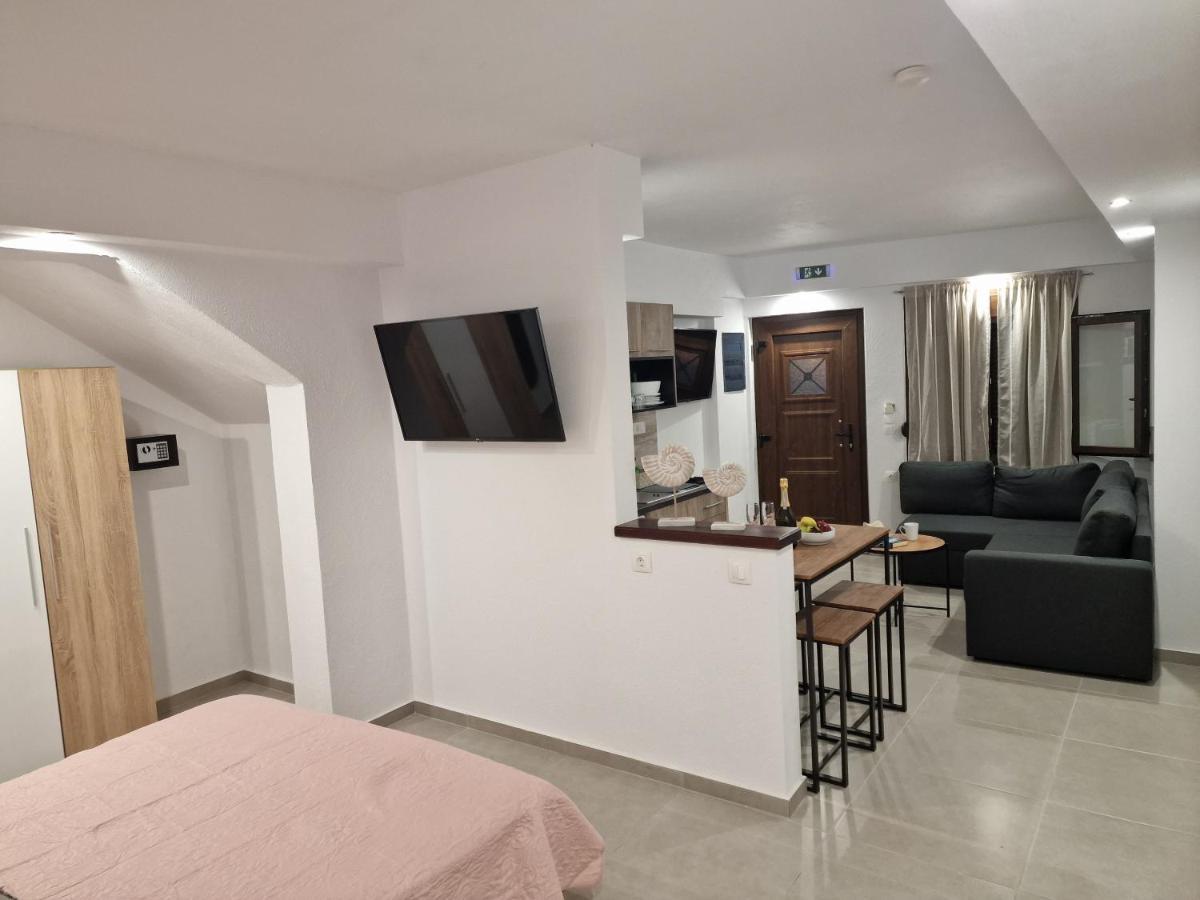 Το Στενάκι Apartment Skiathos Exterior photo